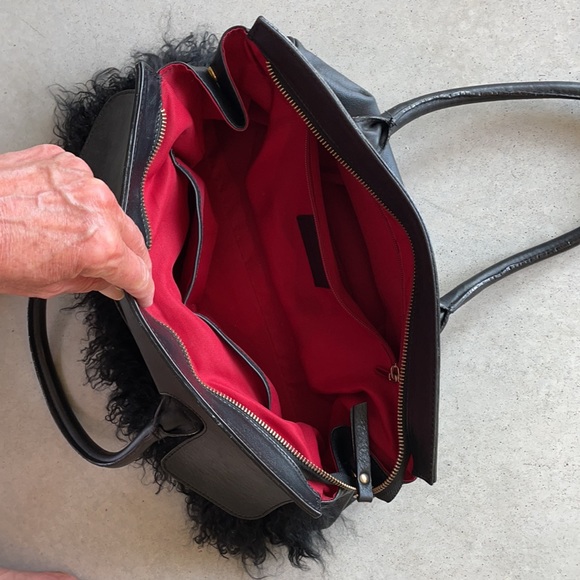 Beautifully soft leather curly sheepskin handbag - Picture 7 of 9